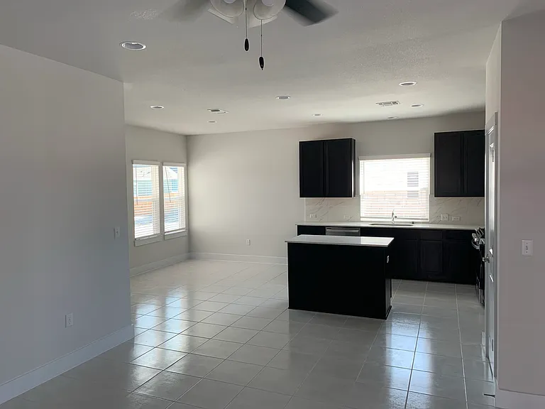 8601 Looksee W — Photo 2