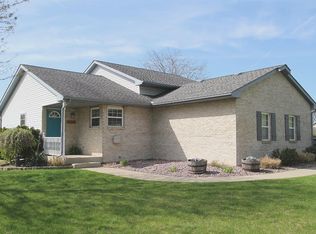 405 Killarney Ln, Valparaiso, IN 46385