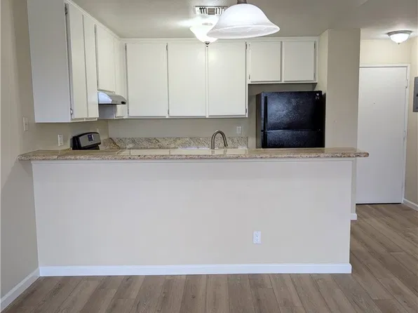 17330 Chatsworth St APT 11, Granada Hills, CA 91344