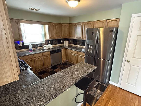 4th image of 196 Randolph Ave Unit 1