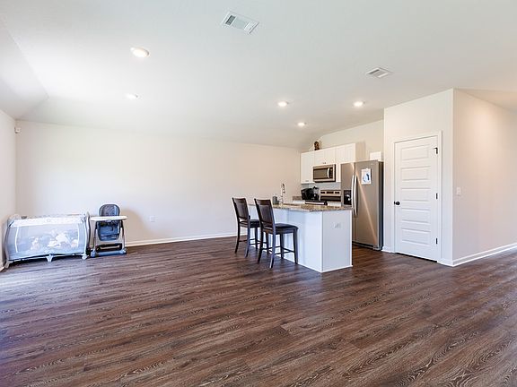 3rd image of 1745 Phillips Cir