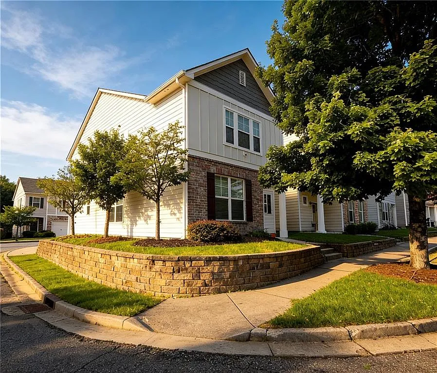 Building Photo - 602 Lofty Ln SW