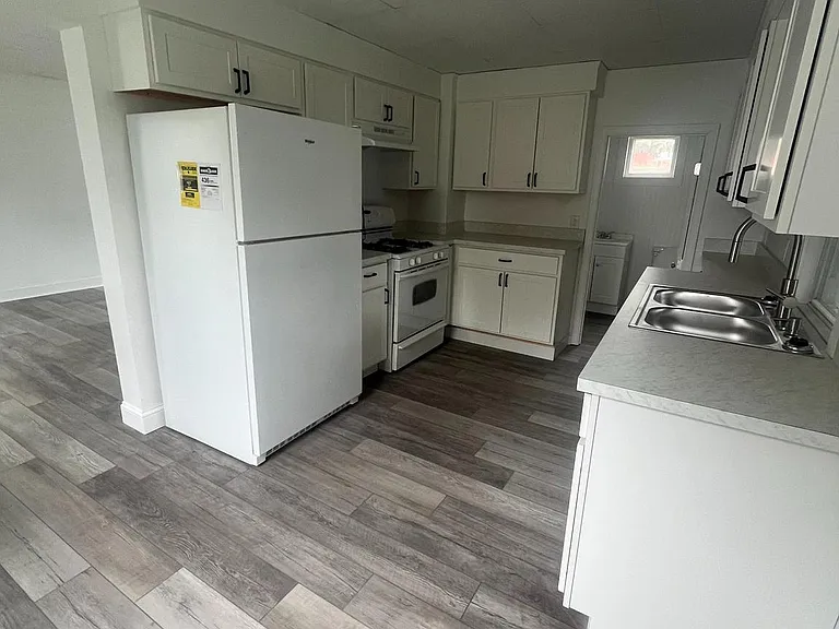762 Broad St #B-1 — Photo 8