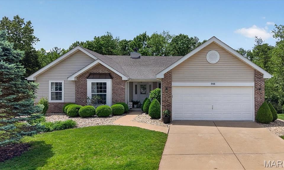 1st image of 948 Emerald Oaks Ct