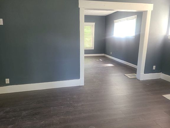 4th image of 1105 Lakeview Rd