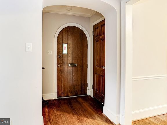 4th image of 5806 Grosvenor Ln