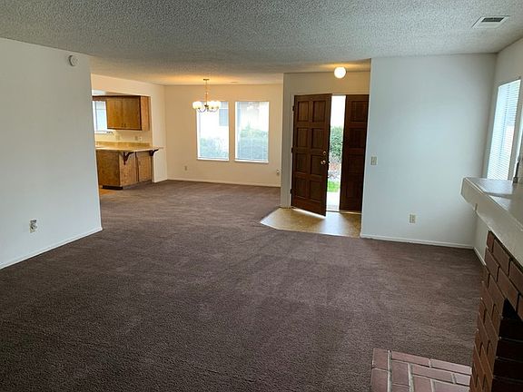 3rd image of 5650 W Hillsdale Ave