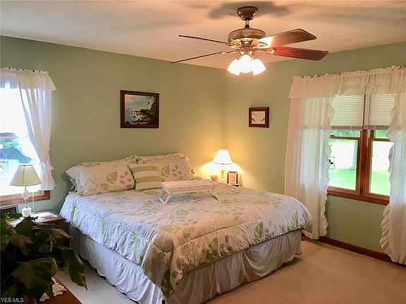 4th image of 417 Sweet Valley Ln