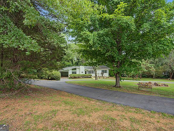 2nd image of 6 Virginia Cir