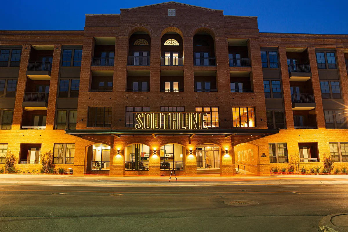 Building Photo - Southline