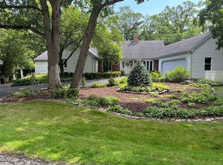 237 Forest View Dr, Lake Bluff, IL 60044
