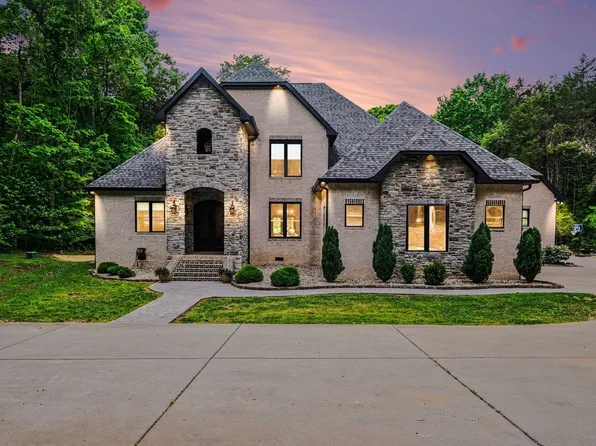 1850 Puryears Bend Rd, Hartsville, TN 37074
