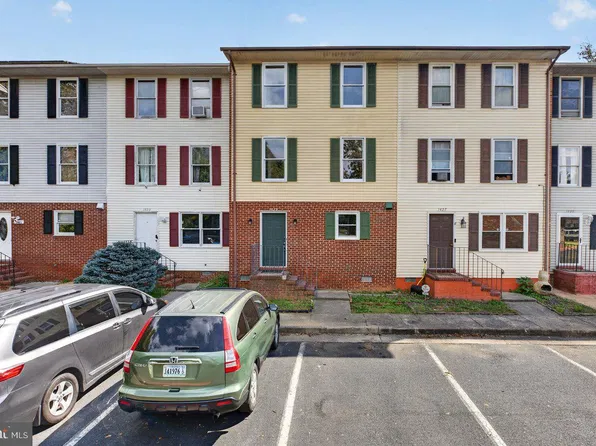 1425 Country Club Ct, Harrisonburg, VA 22802