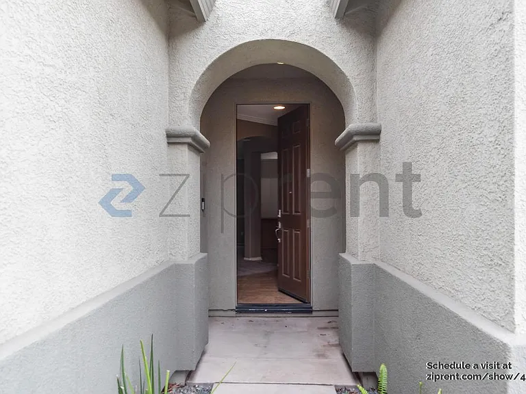 276 Colonial Trl — Photo 3