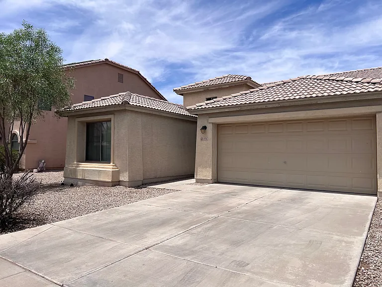 1576 E Gabrilla Dr — Photo 1
