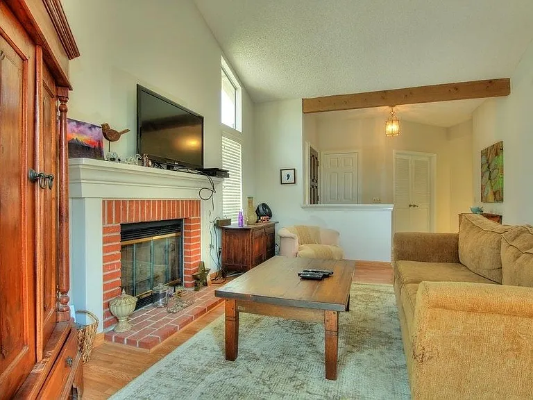 1644 Hill Top Ln — Photo 10