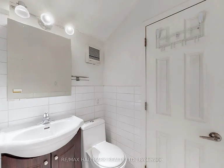 557 Parliament St #1 — Photo 13