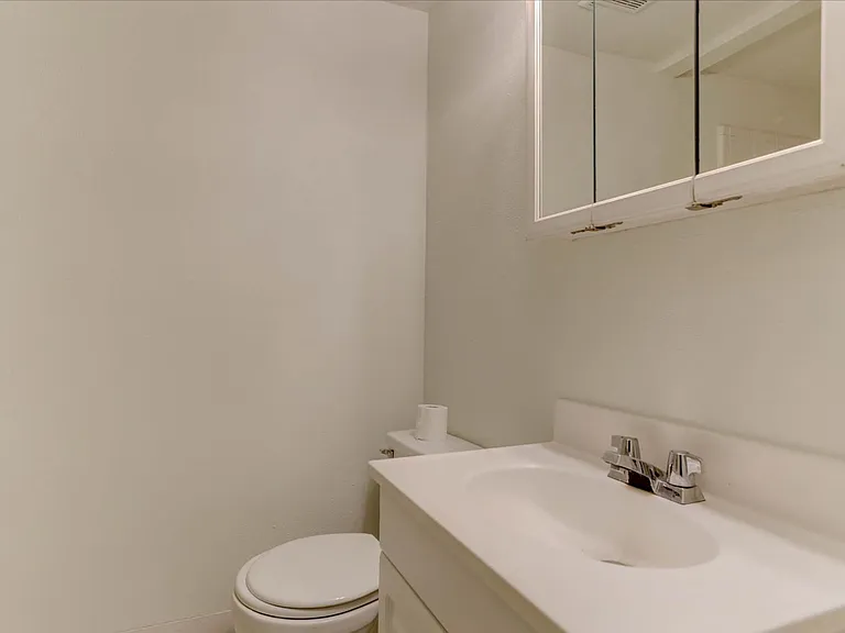 2033 Gyros Cir #166 — Photo 23