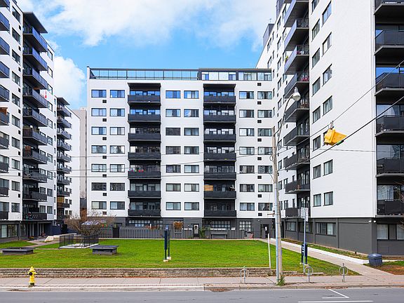 4th image of 105 Isabella St #703