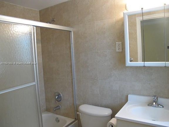 5th image of 95 Edgewater Dr APT 102
