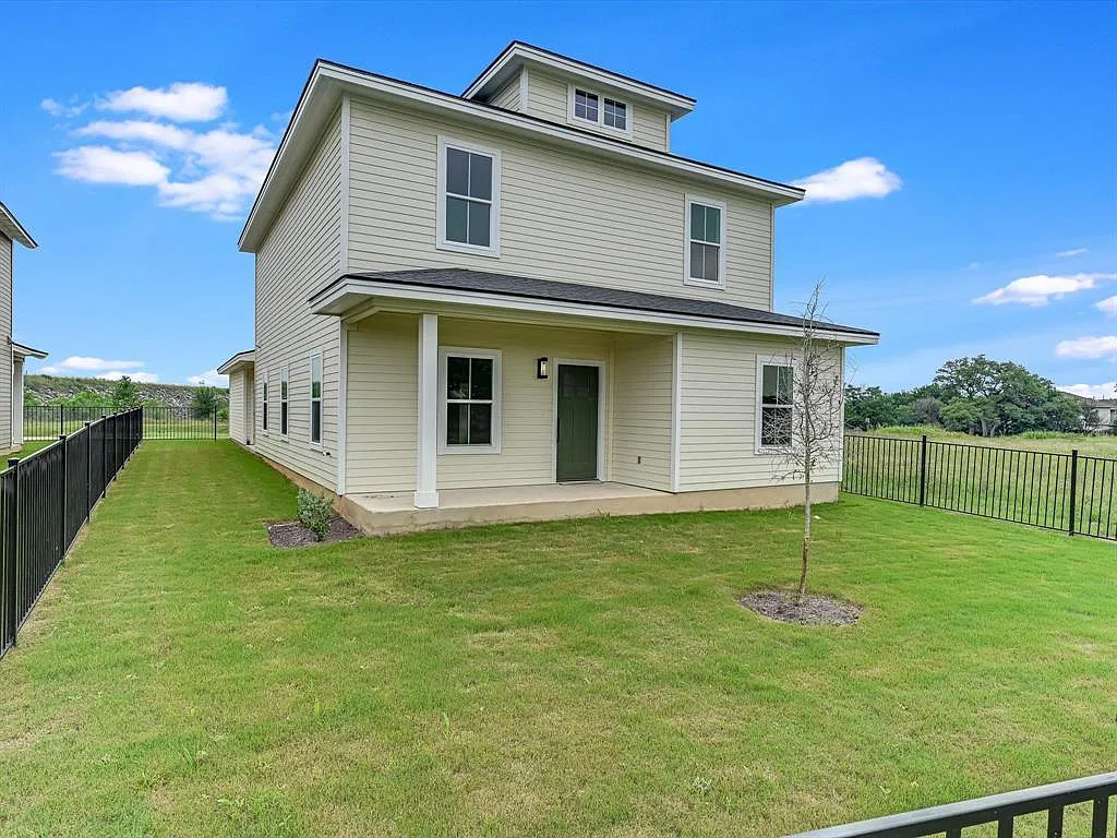 4 bed, 2.5 bath, 2238 sqft, $2,675 — Photo 2