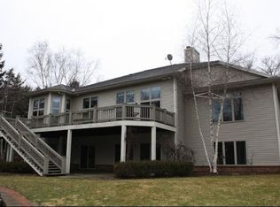 3000 Nagawicka Rd, Hartland, WI 53029