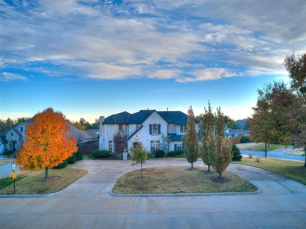 1128 Hemstead Pl, Nichols Hills, OK 73116