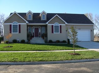 908 Forest Downs St, Harvard, IL 60033