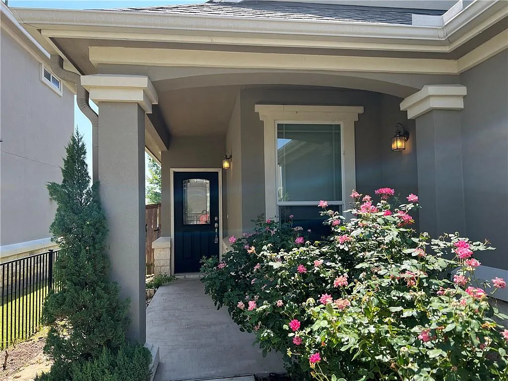 3 bed, 2.0 bath, 1665 sqft, $2,000 — Photo 2