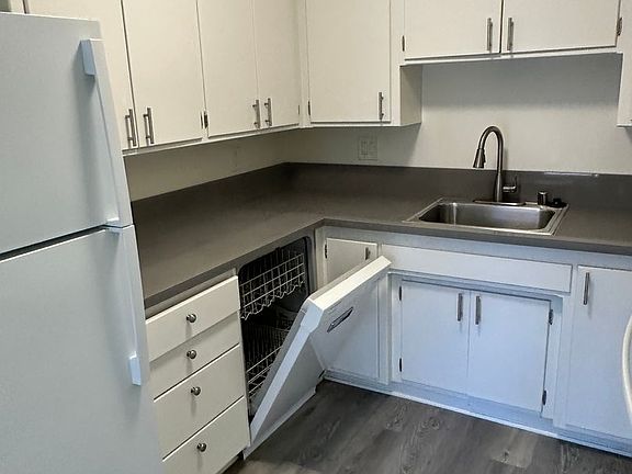 4th image of 10805 Camarillo St #3
