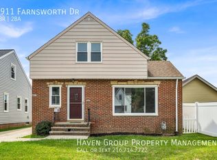 6911 Farnsworth Dr, Parma, OH 44129