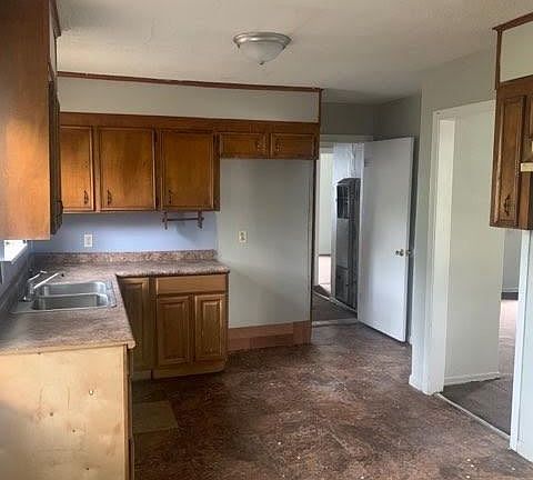3rd image of 2748 Grassmere St