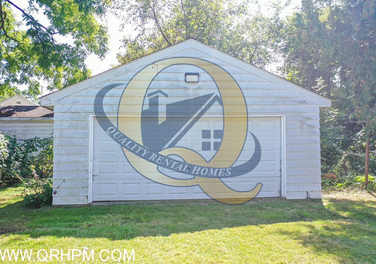 Available Now - 4 Bedrooms — Photo 2