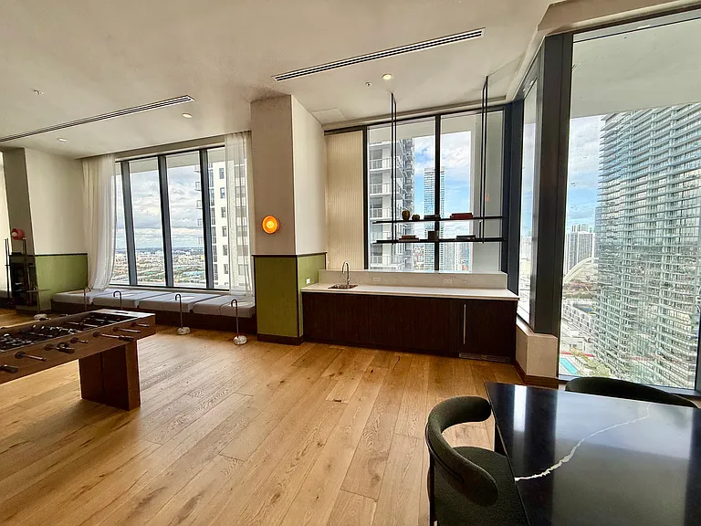 11 NE 6th St #1803 — Photo 58