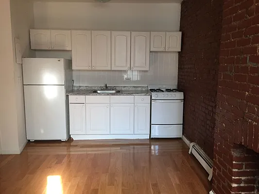 Rented by Hila Priel, LREB | media 8