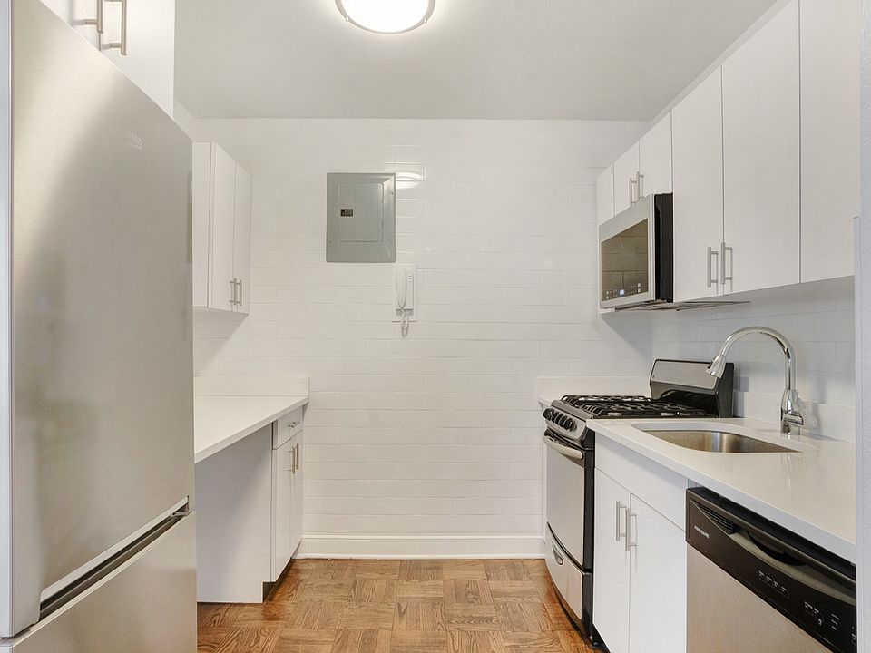 1st image of 20 Beekman Pl #C1