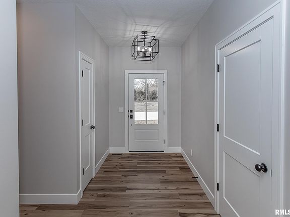 2nd image of 4921 Willow Cir