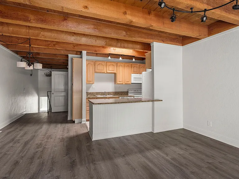 861 Southwood Blvd #30 — Photo 8