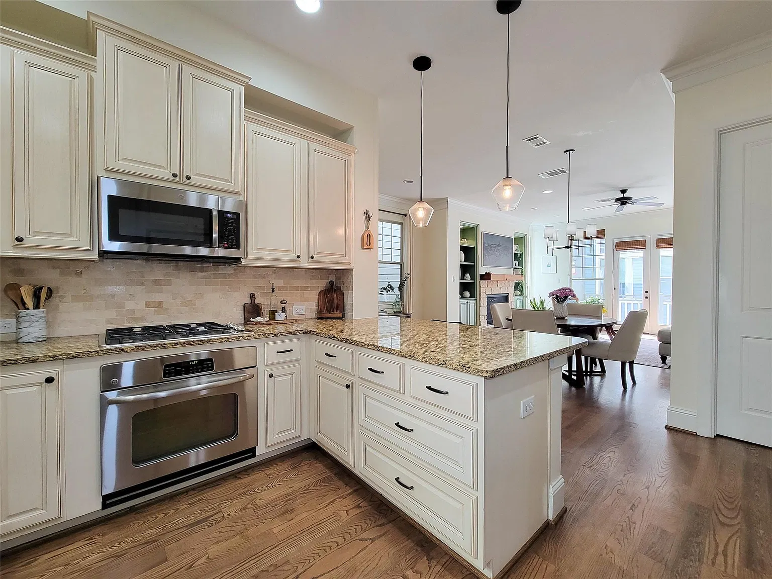 3 bed, 2.5 bath, $3,200 — Photo 4
