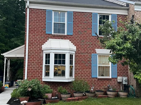 18 Island Run Ct, Baltimore, MD 21228