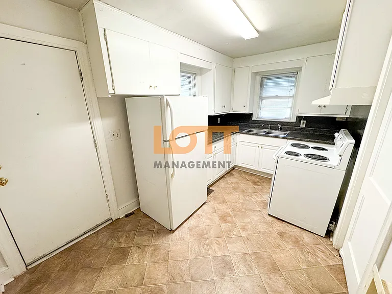 125 Irene Cir — Photo 6