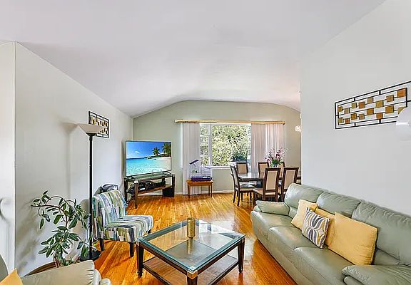 3rd image of 10547 Seaview Ave