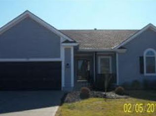 111 Cherry Hills Cir, Gardner, KS 66030