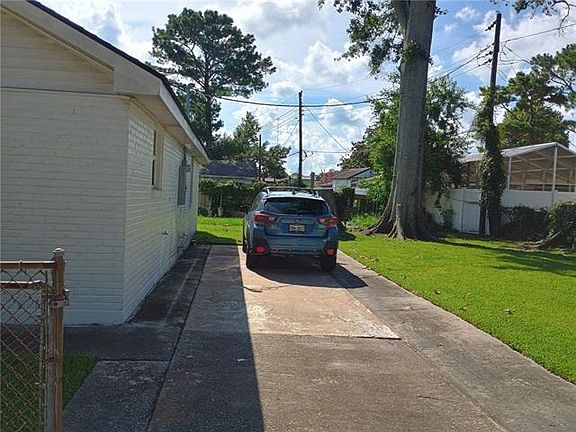 5th image of 185 Carmen Dr