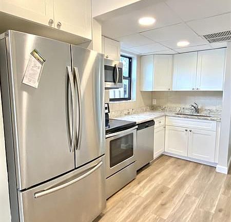 3rd image of 324 Ocean Breeze St Unit 4
