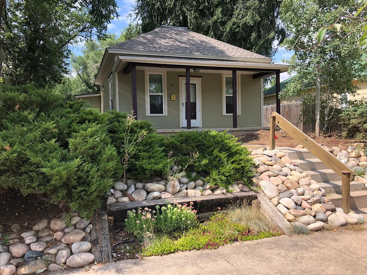 421 Smith St — Photo 1