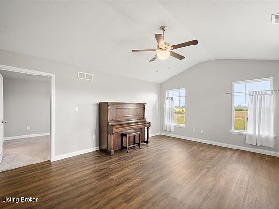 5th image of 28 Hunters Ridge Dr