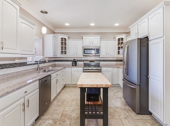 2nd image of 3510 Armstrong Dr