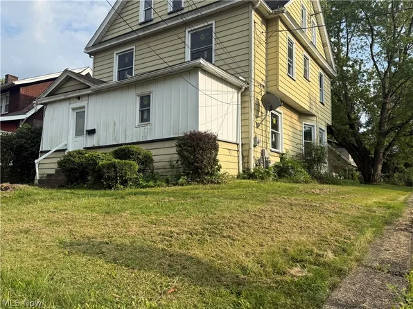 182 Elm St, Struthers, OH 44471