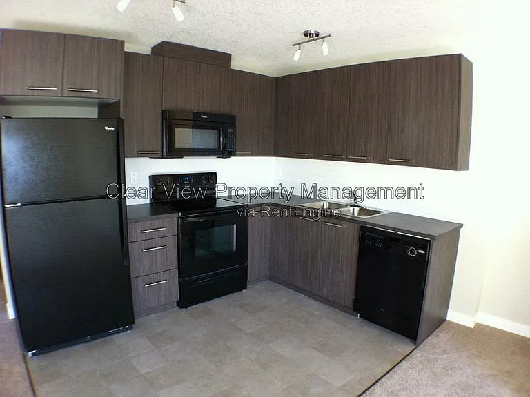 300 Marina Dr #161 — Photo 2